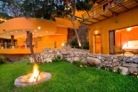 Villa Mandarinas - Lawn with Fire Pit